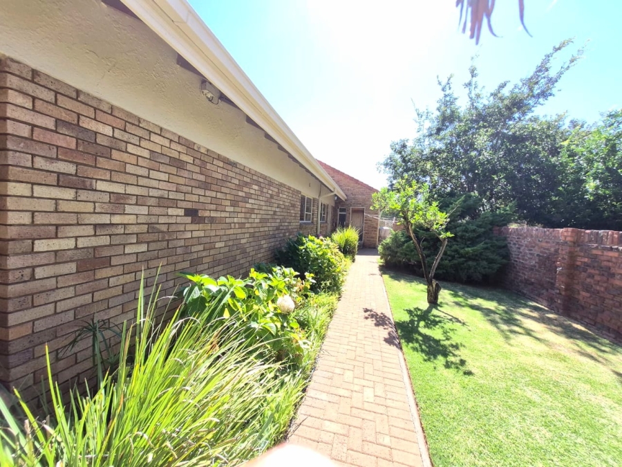 4 Bedroom Property for Sale in Royldene Northern Cape
